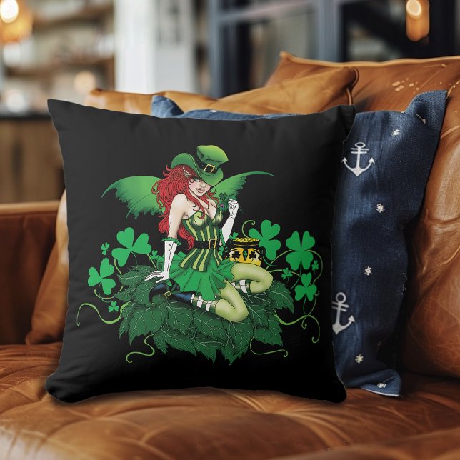 Coussin Chance Trèfle Vert Fée Rouge Cheveux Shamrock (Créateur téléchargé)