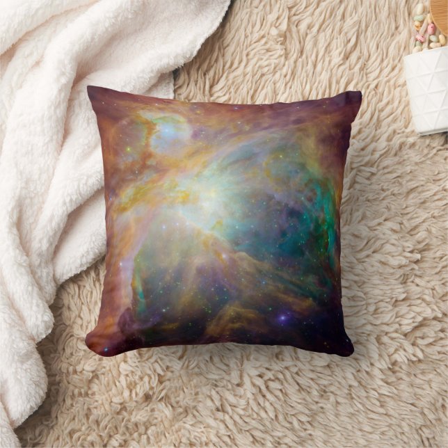 Coussin Chaos au coeur du composite Spitzer Hubble Orion (Couverture)