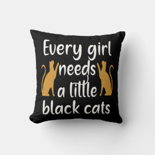 Coussin Chaque fille a besoin de petits chats noirs