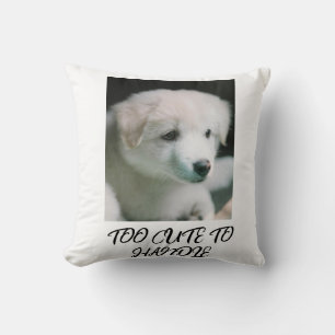 Coussin "Charme de chiot blanc et duveteux"
