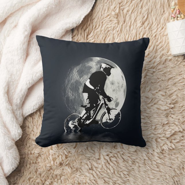 Coussin Chasing the Moon - VTT (Couverture)
