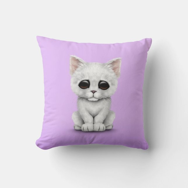 Coussin Chat blanc mignon triste de chaton sur le pourpre (Recto)