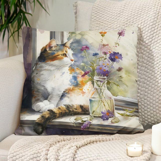 Coussin Chat calicot Fleurs violettes Fenêtre Lumière du s (Pillow with a watercolor painting of a cat sitting in a window.)