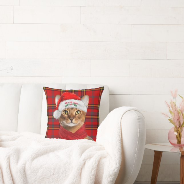 Coussin Chat de Noël Abyssin sur un plaid rouge de vacance (Canapé)