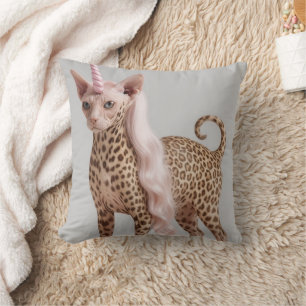 Coussin Chat licorne léopard glamour en talons à fourrure