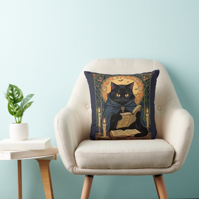 Coussin Chat noir lisant un livre de sorts de solstice (Chaise)