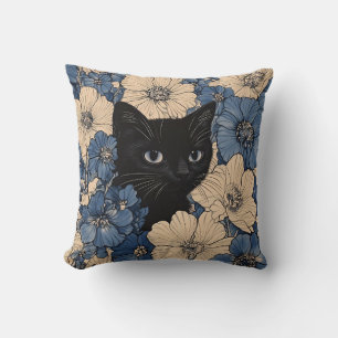 Coussin Chat noir regardant à travers des fleurs bleues et