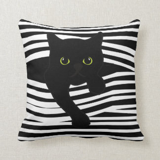 Coussin Chat regardant à travers l'oreiller rayé