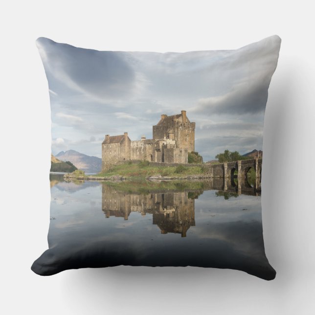 Coussin Château d'Eilean Donan avec la réflexion en Ecosse (Recto)