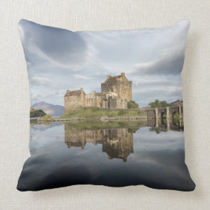 Coussin Château d'Eilean Donan avec la réflexion en Ecosse