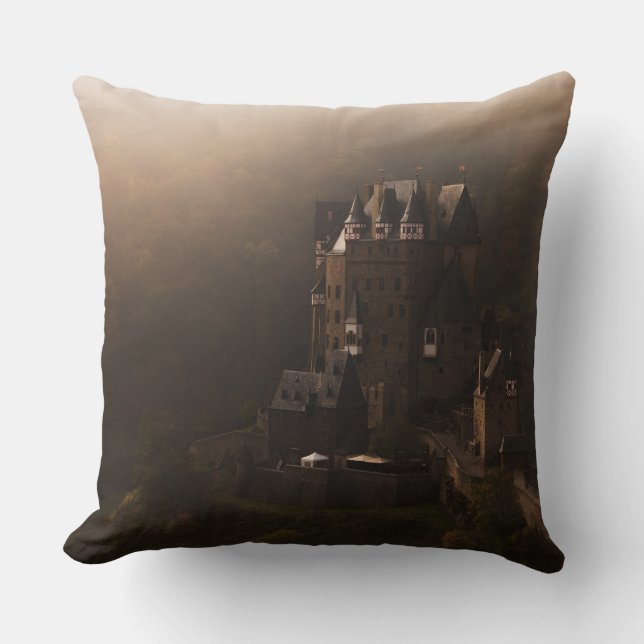Coussin Château d'Eltz de Burg dans le brouillard de matin (Recto)