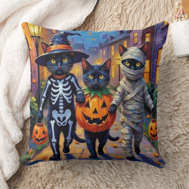 Coussin Chats noirs demandant des friandises en costumes d (Couverture)