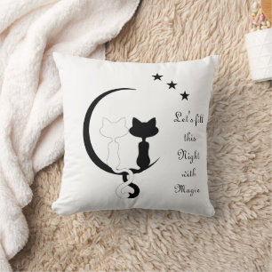 Coussin Chats noirs et blancs sur la Lune avec des étoiles