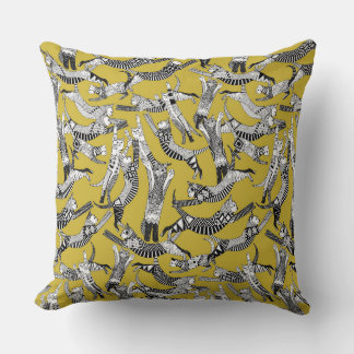 Coussin chatte ocre jaune