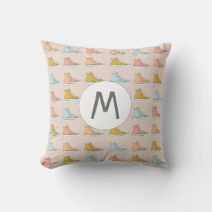 Coussin Chaussure basket haut de gamme design monogramme