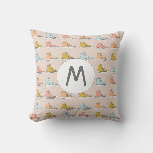 Coussin Chaussure basket haut de gamme design monogramme (Recto)