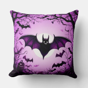 Coussin Chauve-souris d'Halloween volant au-dessus d'un ci