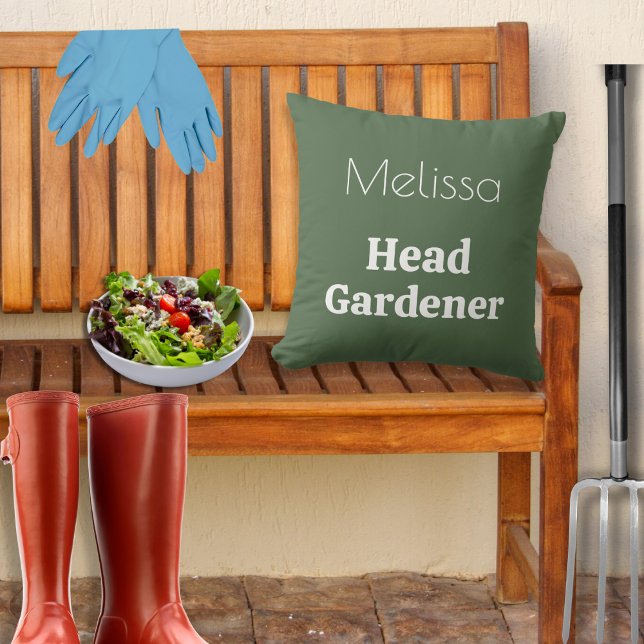 Coussin Chef jardinier jardinage Décor de jardin Personnal (A customizable throw pillow cushion in green and white, with Head Gardener caption)