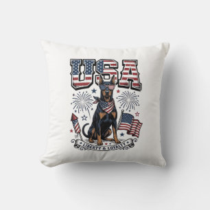 Coussin Chemise de gravure vintage USA Doberman patriotiqu
