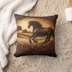 Coussin Cheval Brown À Travers Des Champs D'Or