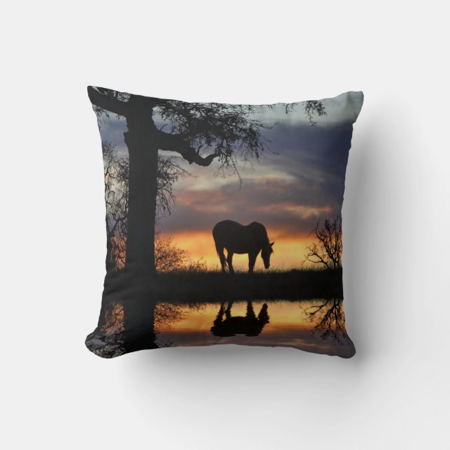 Coussin Cheval étonnant reflété dans le coucher du soleil  (Recto)