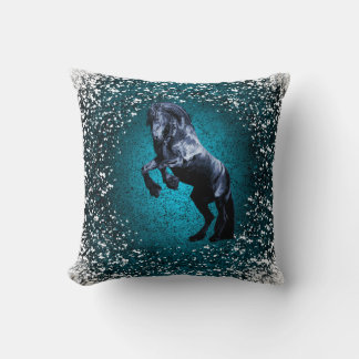 Coussin Cheval friésien, étalon noir, neige, bleu