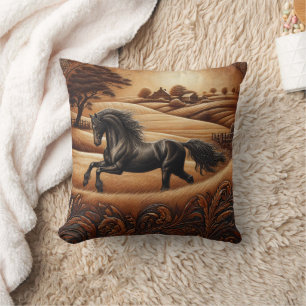 Coussin Cheval noir au coucher du soleil à la campagne