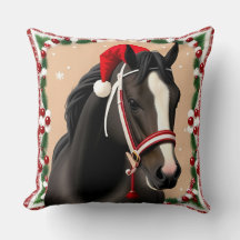 Cheval portant un chapeau festif de Père Noël à No