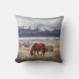 Coussin Cheval sauvage : Paysage hivernal du Nevada.