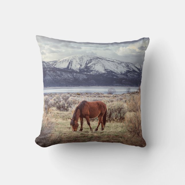 Coussin Cheval sauvage : Paysage hivernal du Nevada. (Recto)