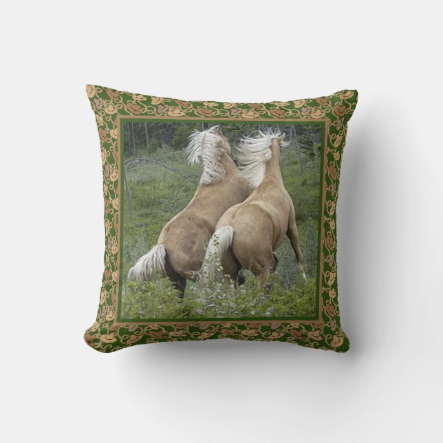 Coussin Chevaux de palomino dans le domaine (Recto)