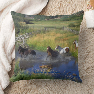 Coussin Chevaux Sauvages Courant Dans Le Pâturage Jeter L'