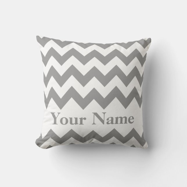 Coussin Chevron audacieux gris avec le monogramme (Recto)