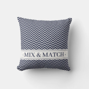 Coussin Chevron blanc sur bleu marine. Mélange et correspo