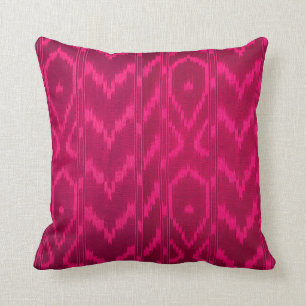 Coussin Chevron de la tribu Ikat moderne  fuchsia rose