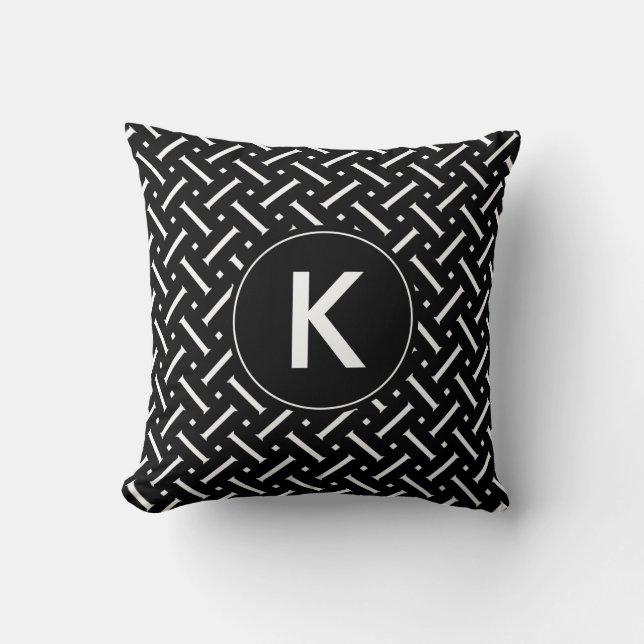 Coussin Chevron noir et blanc avec monogramme personnalisé (Recto)