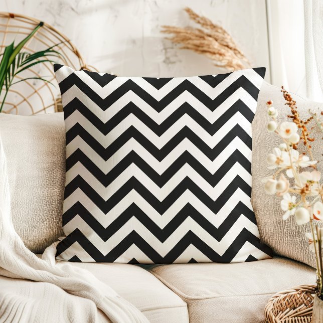Coussin Chevron Zigzag noir et blanc moderne (Créateur téléchargé)