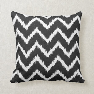Coussin Chevrons d'Ikat - noirs et blancs