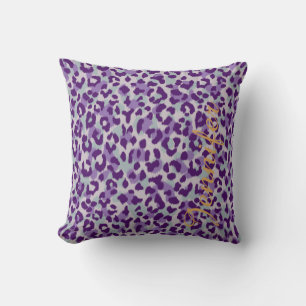 Coussin Chic couleur violet cheetah imprimé monogramme
