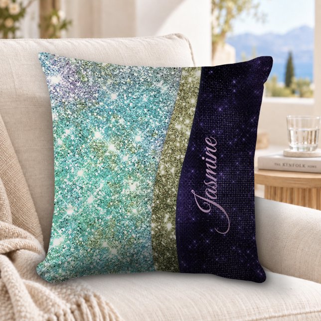 Coussin Chic monogramme iridescent violet bleu faux paille (Créateur téléchargé)