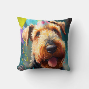 Coussin Chien Airedale avec chapeau d'anniversaire et ball