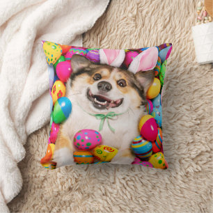 Coussin Chien allongé sur des œufs de Pâques