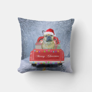 Coussin Chien de taureau français en neige assis dans un c