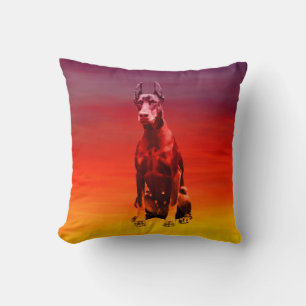 Coussin Chien Doberman Assis Sur La Plage
