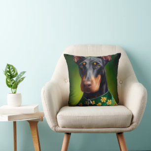 Coussin Chien Doberman en robe de la Saint-Patrick