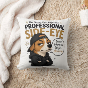 Coussin Chien drôle qui louche - "Je ne te juge pas"