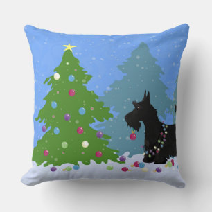Coussin Chien écossais Terrier décorant l'arbre de Noël