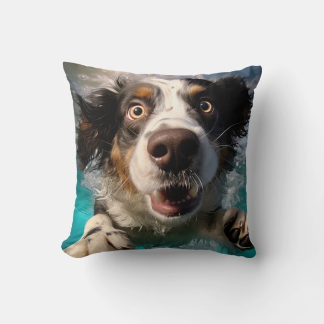 Coussin Chien Excité Nageant Sous L'eau Design (Recto)