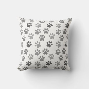 Coussin Chien gris & pattes de chat sur fond blanc