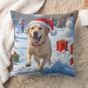 Coussin Chien Labrador courant dans la neige avec un chape